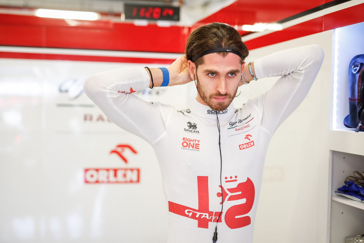 A. Giovinazzi supykdė „Alfa Romeo“ ir negaus kontrakto