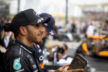 L. Hamiltonas neprašys „Ferrari“ juodo bolido